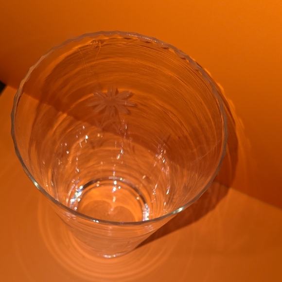 (J44) Unknown Clear Etched Glass Vase - Picture 4 of 6